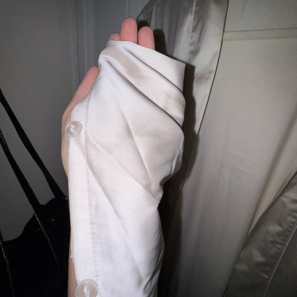 NWOT - House of Harlow Cream Satin Robe (no belt!) - Picture 3 of 7